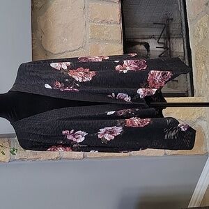 Maurices rape knit kimono in black heather with roses, size M